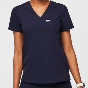 Figs Women’s Catarina one pocket scrub top-navy